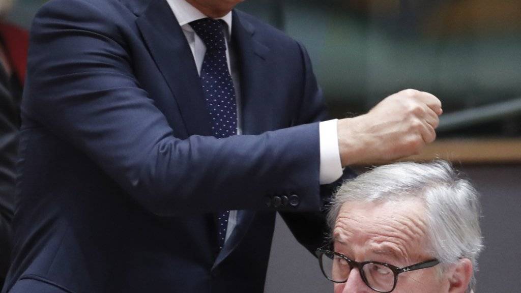 EU-Ratspräsident Tusk (links) wurde es dann allerdings zu bunt, und er schlug zurück (mit Juncker, rechts, am 13. Dezember 2018 in Brüssel).
