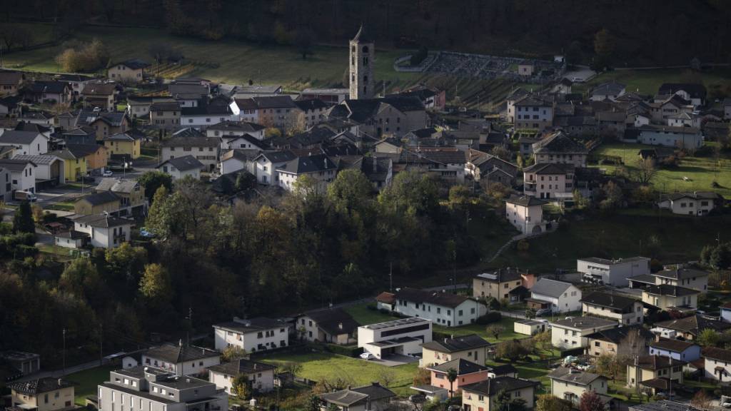 Mitte Mai findet in Roveredo ein Treffen zwischen Vertretern der Gemeinden der Region Moesa, verschiedenen kantonalen Ämtern und der Kantonspolizei Graubünden statt. Im Mittelpunkt steht die Bekämpfung der organisierten Kriminalität.