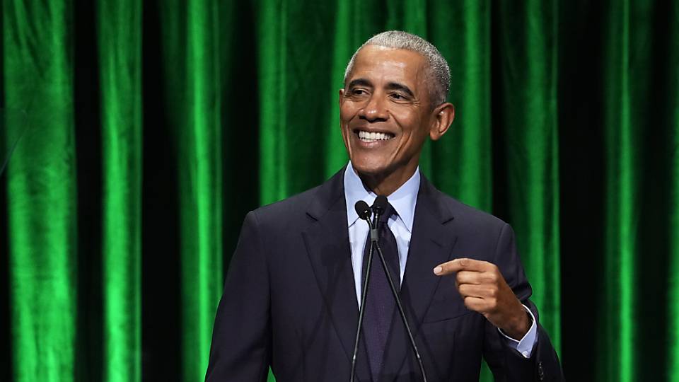 Gut gelaunter Barack Obama wird im Zürcher Hallenstadion gefeiert
