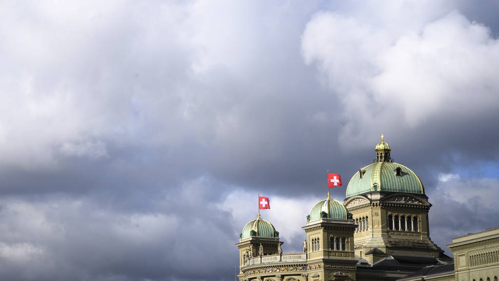 Wolken über dem Bundeshaus: Ein Anblick, den du Anfang August in Bern öfters sehen wirst.