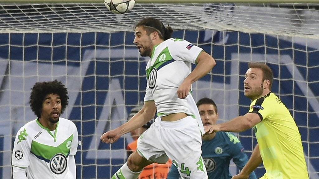 Ricardo Rodriguez steigt am höchsten: voller Einsatz für Wolfsburg