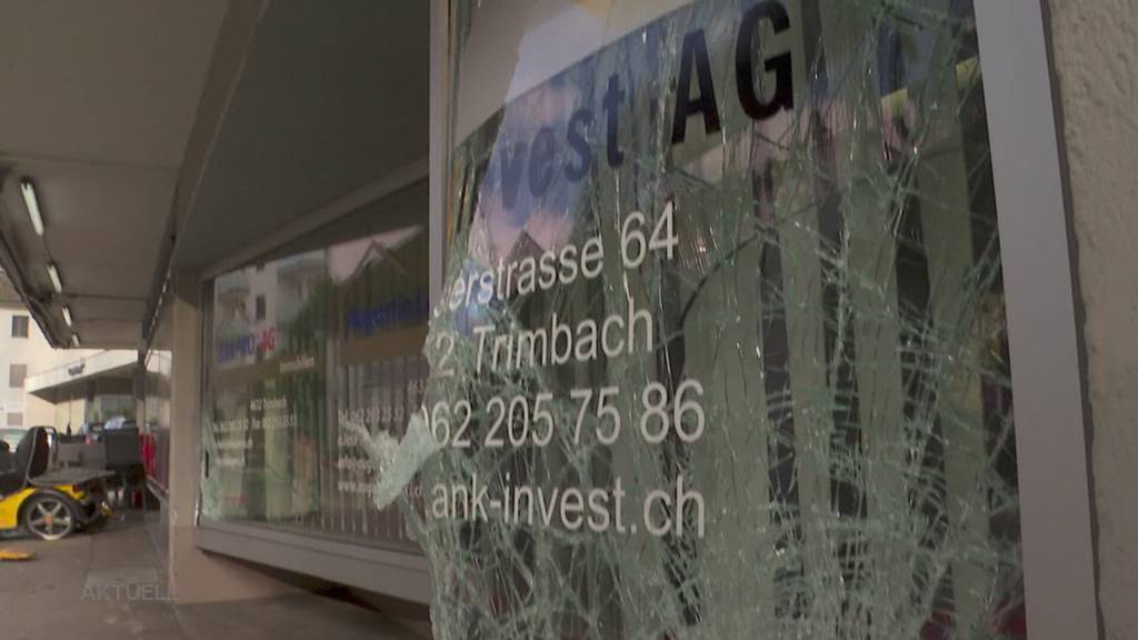 Tödlicher Unfall: Autolenker stirbt bei Zusammenprall mit Postfahrzeug in Trimbach
