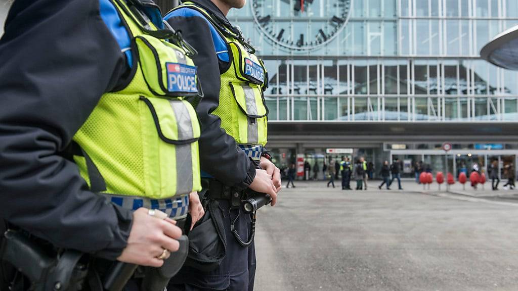 Streit eskaliert am Bahnhof Aarau: Ein Verletzter nach Messerstecherei