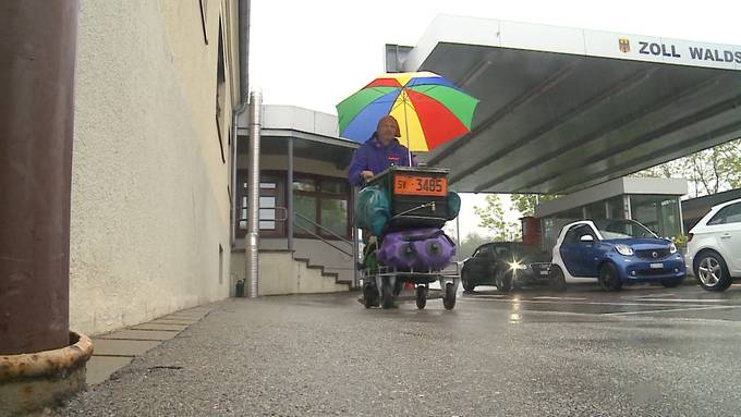 „Trolley-Man“ will mit dem Einkaufswagen nach Moskau 