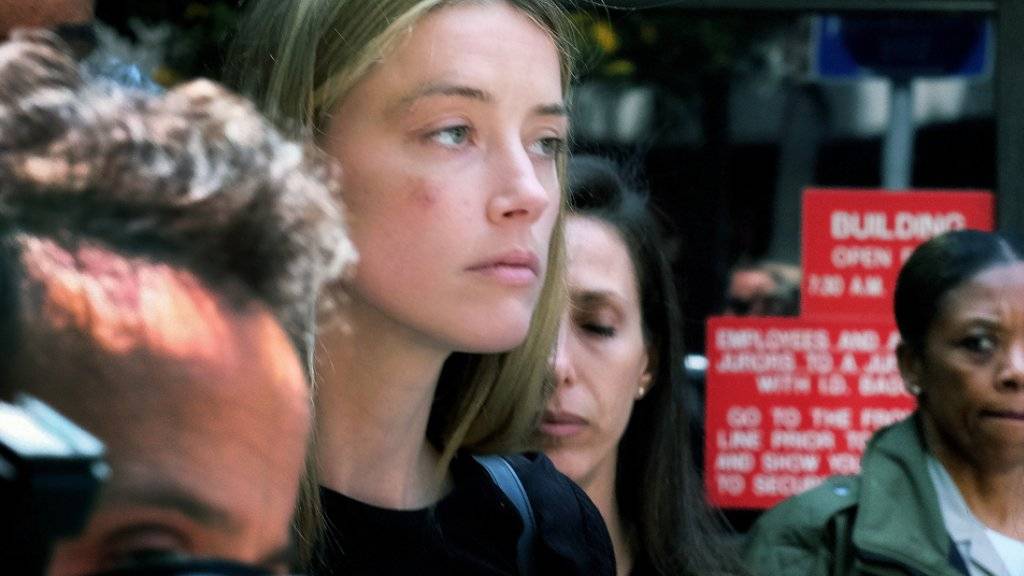 Die Belastung steht Amber Heard ins Gesicht geschrieben: die Schauspielerin beim Verlassen des Gerichts in Los Angeles Ende Mai, als sie Johnny Depp der häuslichen Gewalt bezichtigte.