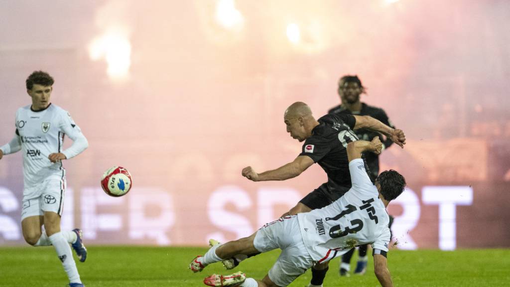 Viel Rauch auf den Tribünen, wenig Feuerwerk auf dem Rasen: Zwischen Aarau und GC fallen keine Tore