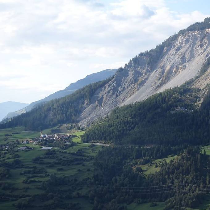 Bündner Bergdorf rutscht einen Meter pro Jahr ins Tal