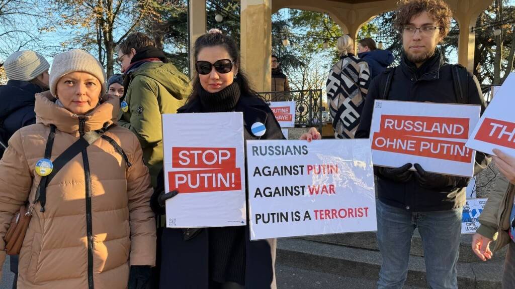 Protest in Zürich gegen Putin-Regime nach 1000 Tagen Ukraine-Krieg