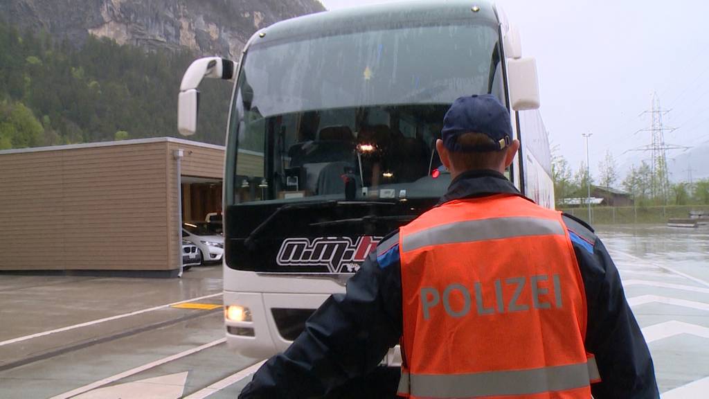 Jeder 10. kontrollierte Reisecar am Gotthard hat Mängel