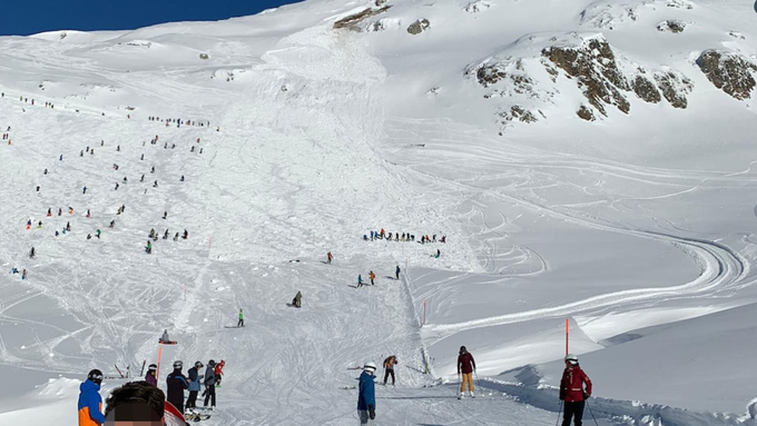 Sechs Personen aus Lawine bei Andermatt geborgen