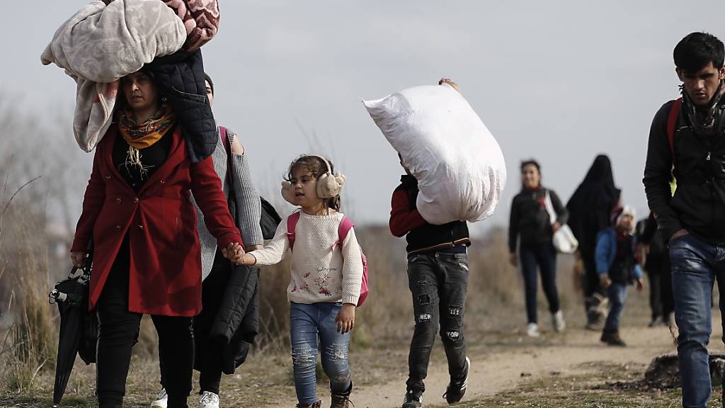 Flüchtlinge und Migranten versuchen Griechenland zu erreichen, nachdem die Türkei erklärte, sie wolle Migranten auf ihrem Weg nach Europa nicht mehr aufhalten. (Foto: Dimitris Tosidis/EPA Keystone SDA)