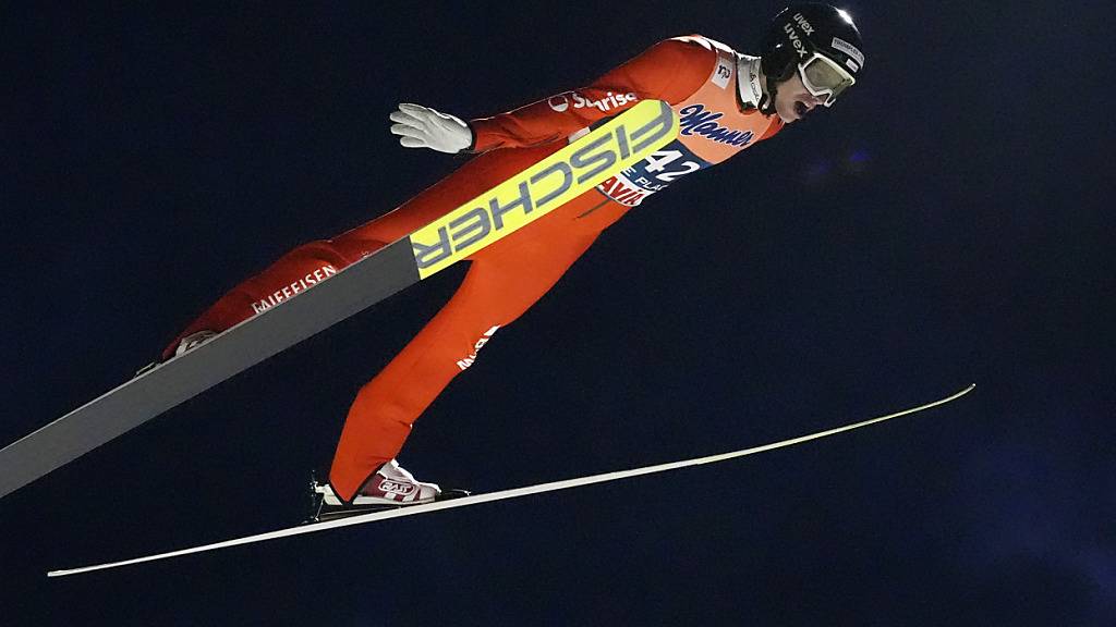 Gregor Deschwanden fliegt durch den Nachthimmel (Archivaufnahme)