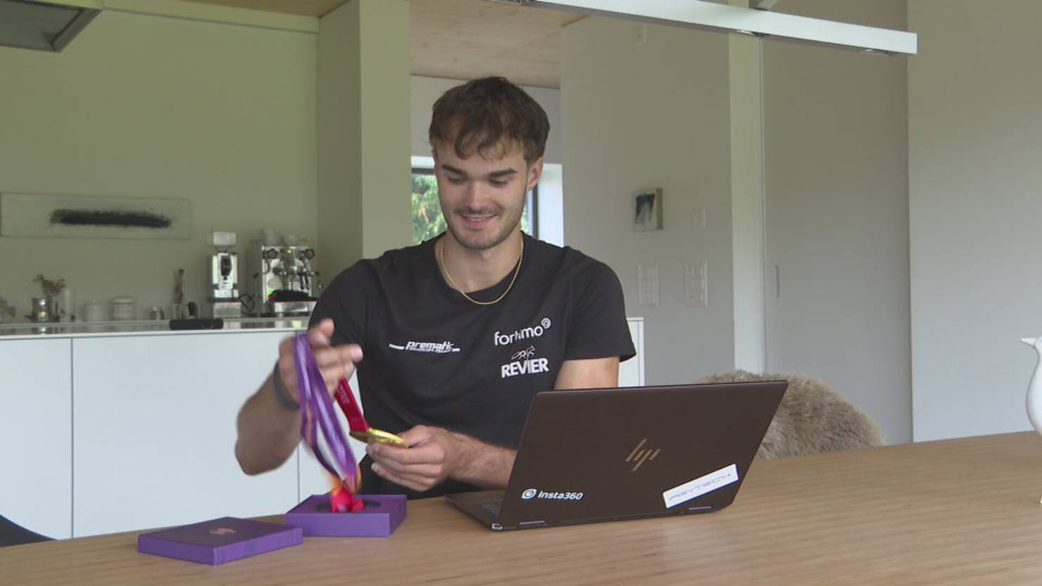 Goldjunge im Zehnkampf: Hausbesuch bei U23-Europameister Andrin Huber | TVO Online