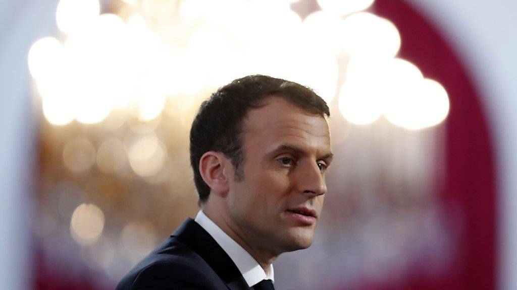 Frankreichs Präsident verliert gemäss Umfrage deutlich an Popularität. (Archvi)