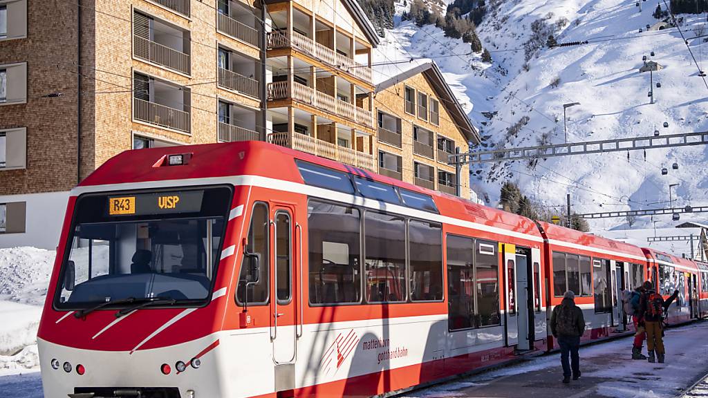 Eine Komposition der Matterhorn Gotthard Bahn im Bahnhof von Andermatt UR. (Archivaufnahme)