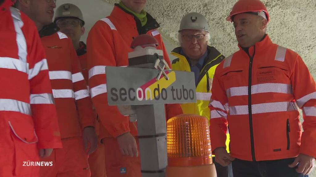 Riesige Bohrer in Gotthardröhre im Einsatz
