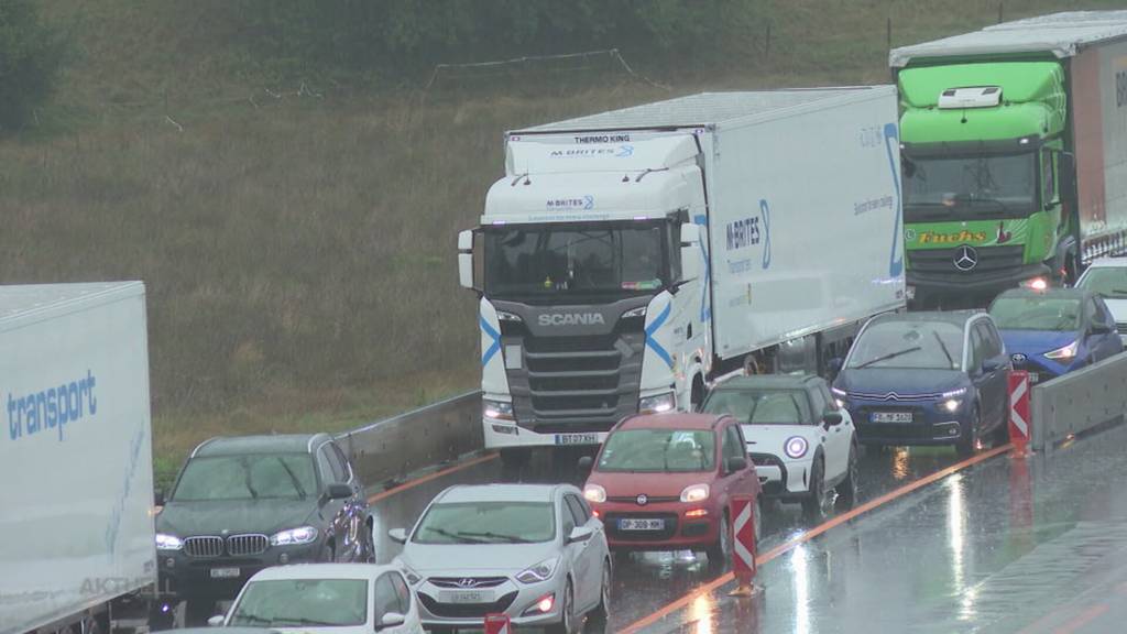Schachtdeckel sorgt auf der A1 zwischen Härkingen und Luterbach für lange Staus