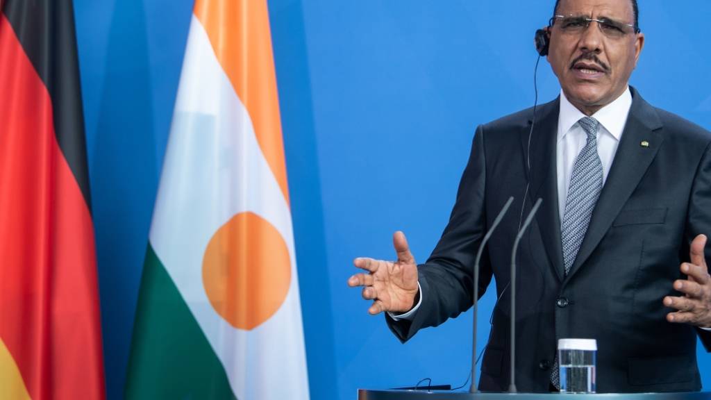 ARCHIV - Nigers Präsident Mohamed Bazoum bei einem Berlin-Besuch im Juli 2021. Foto: Bernd von Jutrczenka/dpa Pool/dpa