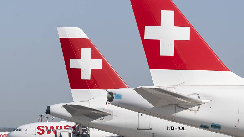 Die Swiss streicht im Winterflugplan rund 2900 Flüge. Gründe sind Corona-Einschränkungen und eine geringere Nachfrage aufgrund der Omikron-Variante. (Archivbild)