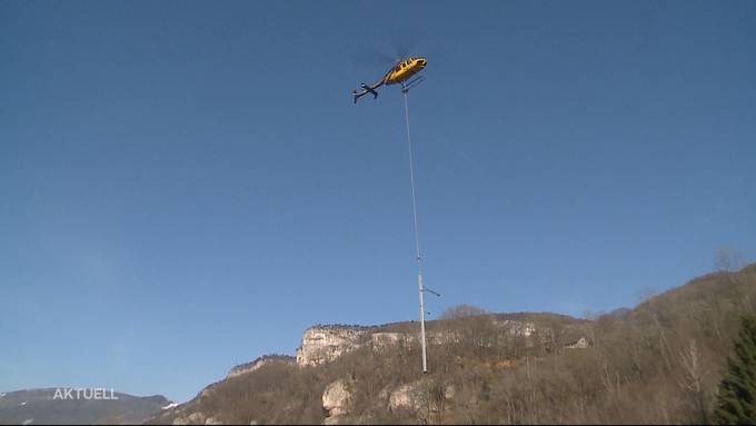 Fahrleistungsmasten in Oensingen per Helikopter ersetzt