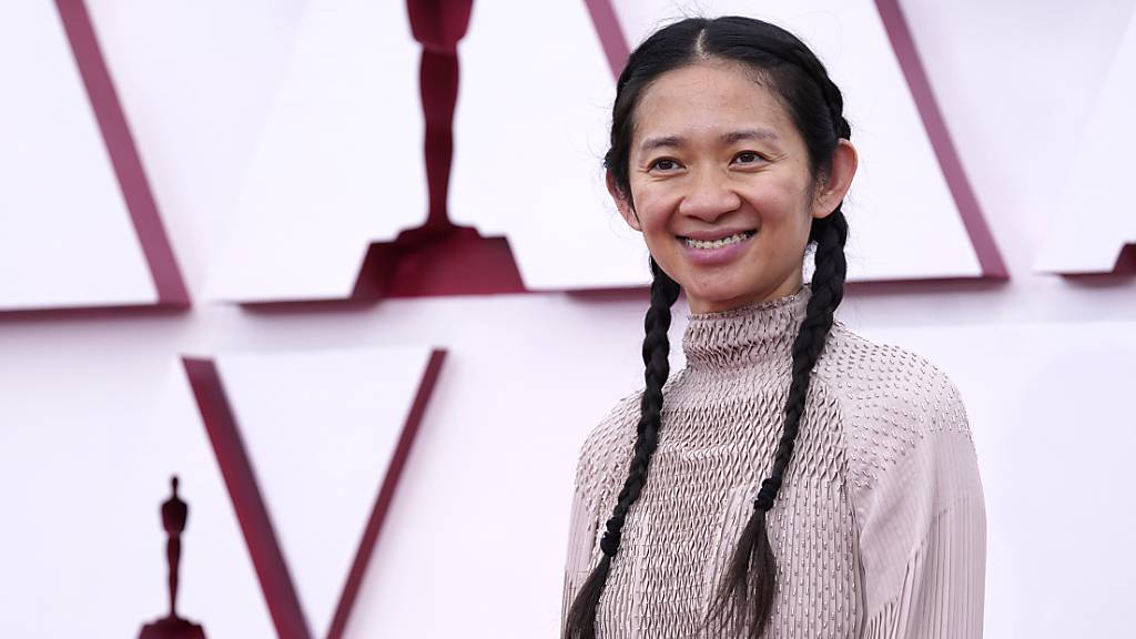 Regisseurin Chloé Zhao gewinnt mit «Nomadland» den Regie-Oscar. Foto: Chris Pizzello/Pool AP/dpa