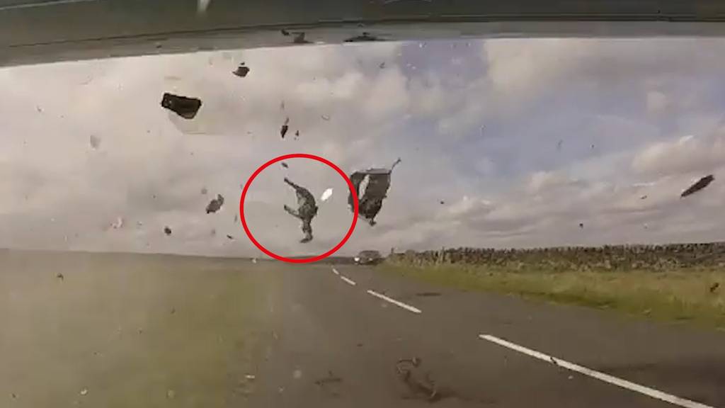 Schockierendes Präventions-Video: Motorradfahrer mehrere Meter durch die Luft geschleudert