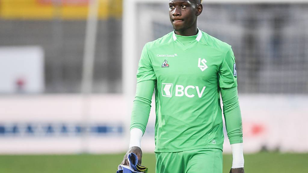 Mory Diaw, der bis 2022 für Lausanne-Sport spielte, wird in Frankreich während eines Spiels von einem Feuerwerkskörper getroffen