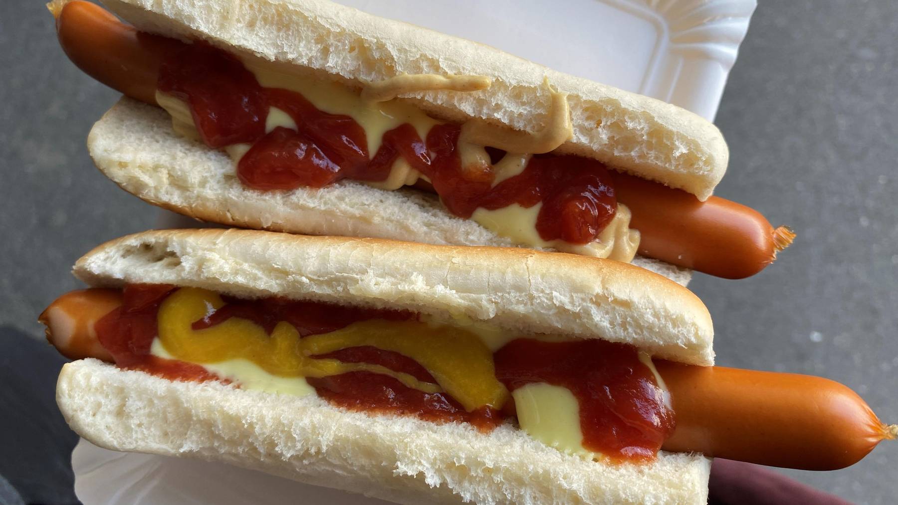 Der Preis der Poulet-Hotdogs ist um 50 Rappen gestiegen.