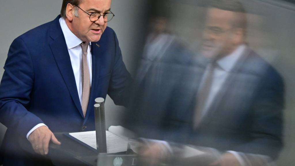 Deutscher Bundestag beschliesst Gesetz für neuen Wehrdienst