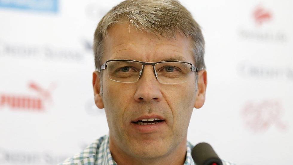 HSV-Sportdirektor Peter Knäbel nimmt die Schuld am Fall Sanogo nicht auf sich.