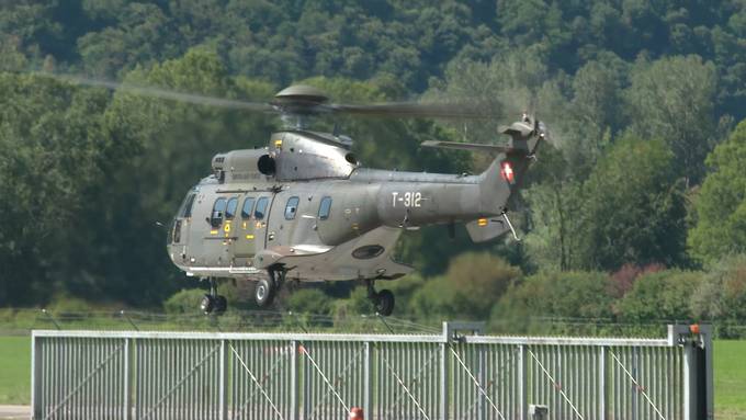 Zur Bekämpfung von Waldbränden: Super Pumas der Schweizer Armee nach Frankreich geflogen