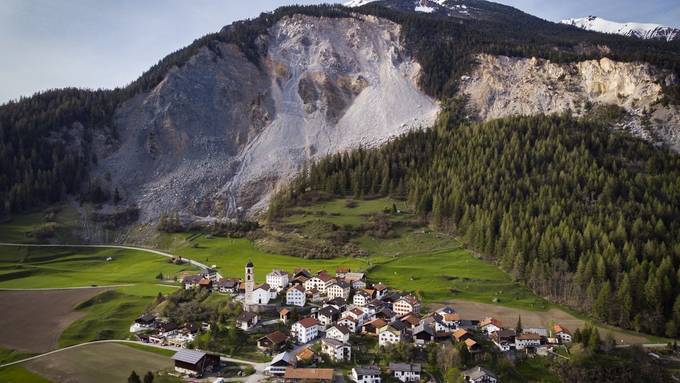 Rutschendes Dorf will nicht tatenlos zusehen