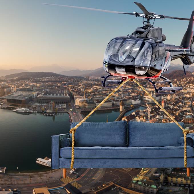 In Luzern wird kurz mal eben ein Sofa mit dem Helikopter geliefert