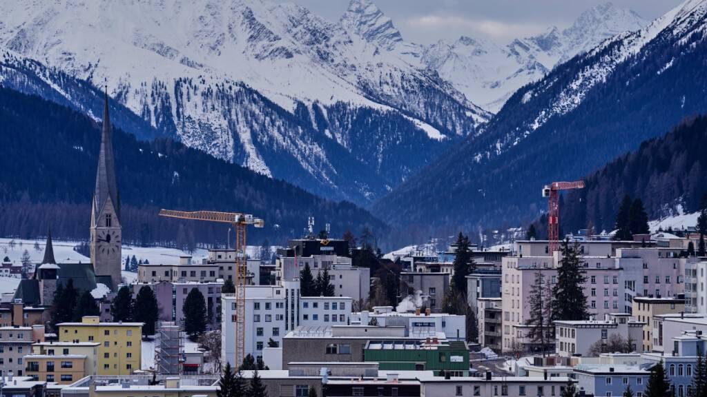 In Davos kann nach einer Umzonung auf zwei Parzellen Wohnraum für Einheimische gebaut werden. (Archivbild)