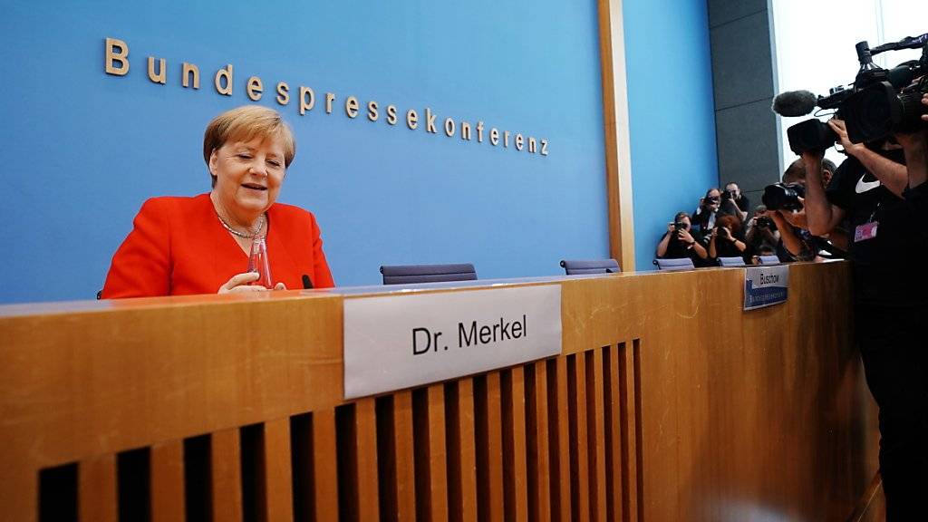 Die deutsche Kanzlerin Angela Merkel stellt sich in der Bundespressekonferenz Journalistenfragen zu aktuellen Themen der Innen- und Aussenpolitik.