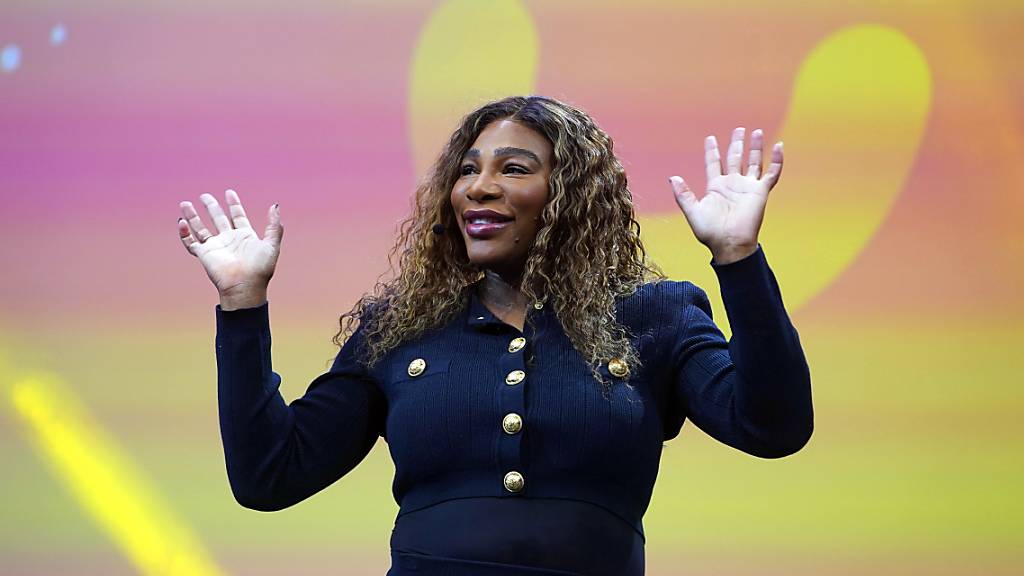 Tennis-Legende Serena Williams hat zum zweiten Mal eine Tochter bekommen. Die 41-Jährige postete am Dienstag ein Foto von sich mit einem Neugeborenen auf dem Arm und Ehemann Alexis Ohanian und Tochter Olympia auf Instagram. (Archivbild)