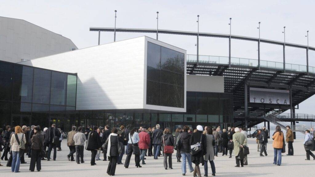 Das Festspielhaus in Bregenz A soll bald über eine See-Energiezentrale mit Wasser aus dem Bodensee beheizt werden. (Archivbild)