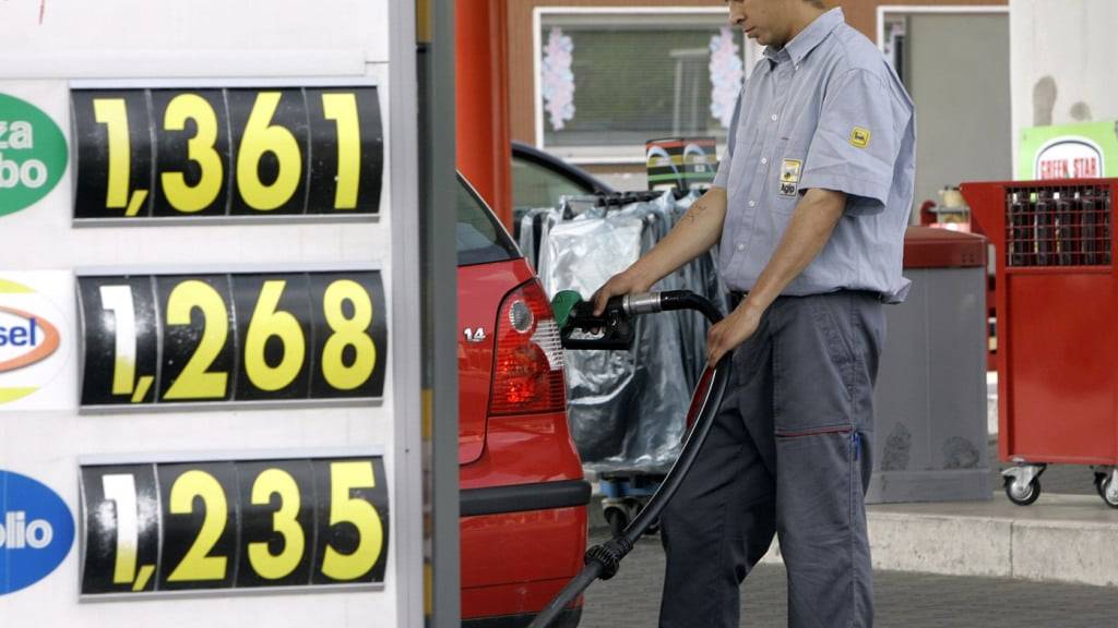 Eine Tankstelle in der norditalienischen Metropole Mailand. (Archivbild)