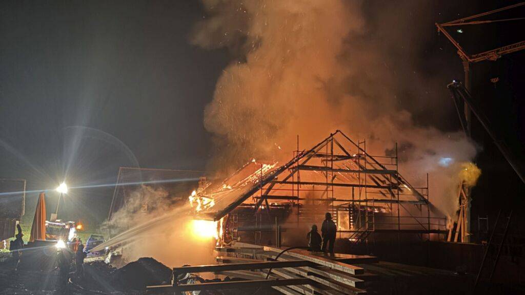 Einfamilienhaus brennt in Liesberg BL komplett aus