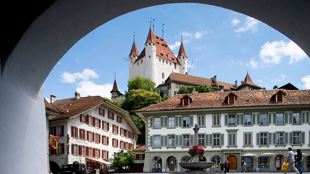 Die Stiftung Schloss Thun erhält in den kommenden Jahren etwas mehr Geld von der öffentlichen Hand. (Archiv)