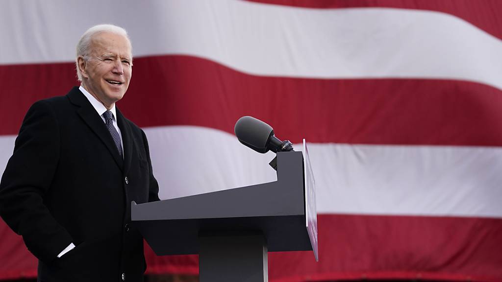 Der gewählten US-Präsident Joe Biden  verabschiedet sich in einer emotionalen Reden unter Tränen von seinem Heimatstaat Delaware. Foto: Evan Vucci/AP/dpa