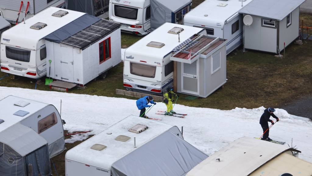 Die Schweizer Parahotellerie, hier etwa ein Campingplatz in Grindelwald, haben im vergangenen Winter stabile Übernachtungszahlen registriert. (Archivbild)