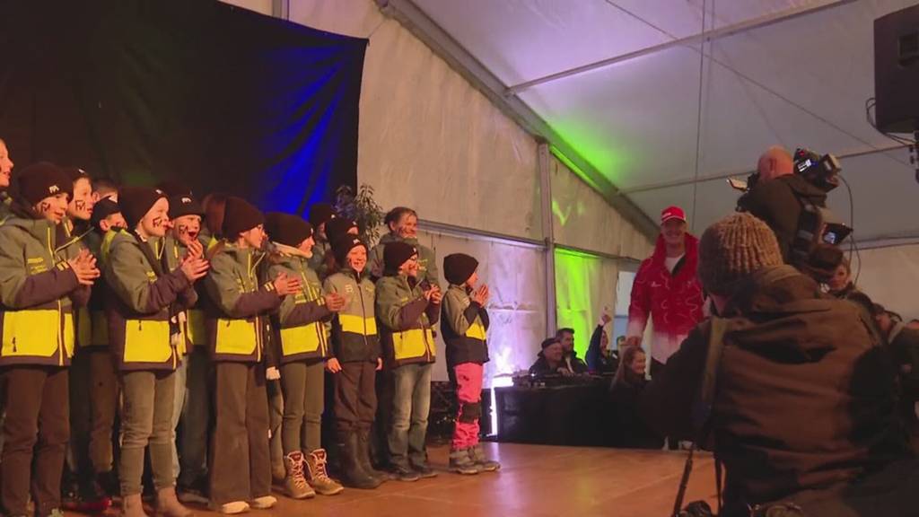 So wurde Dreifacholympiasieger Franjo von Allmen in Boltigen empfangen