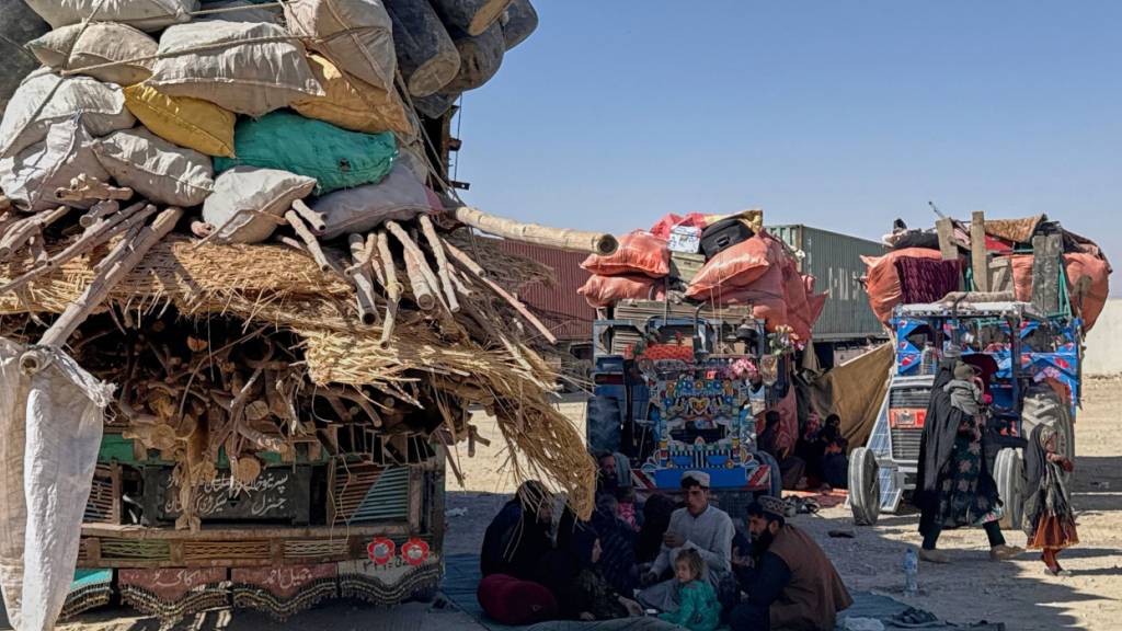 Afghanische Flüchtlinge an der pakistanischen Grenze. Foto: Uncredited/AP/dpa/Archiv