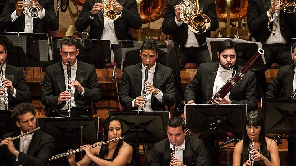 Krise in Venezuela hat Auswirkungen auf den Schweizer Konzertkalender: Das Orquesta Sinfónica Simón Bolivar de Venezuela mit seinem Dirigenten Gustavo Dudamel kann nicht ans Lucerne Festival kommen. (Archivbild)