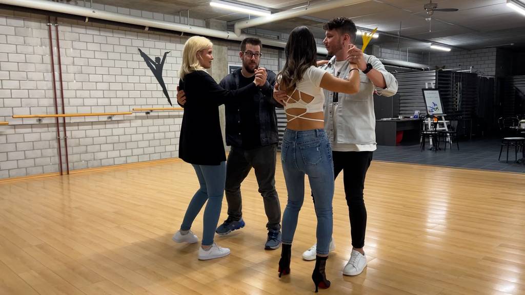 Wie schlagen sich Jasmin & Imbach im Bachata tanzen?