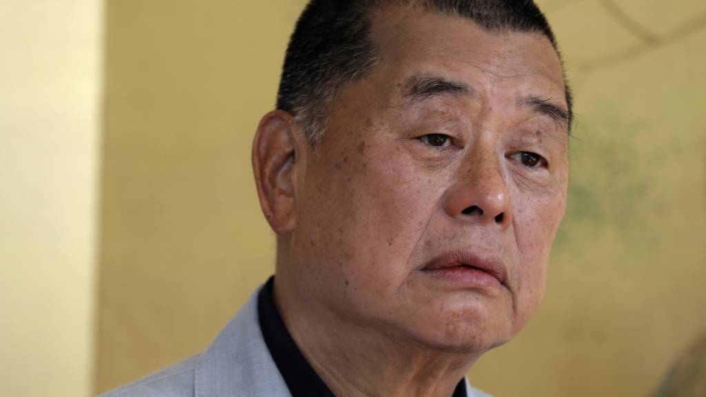 ARCHIV - Jimmy Lai, Medienmogul aus Hongkong, nimmt an einem Interview teil. Ein Gericht in Hongkong will sein Urteil im Prozess gegen Jimmy Lai sprechen. Foto: Vincent Yu/AP/dpa