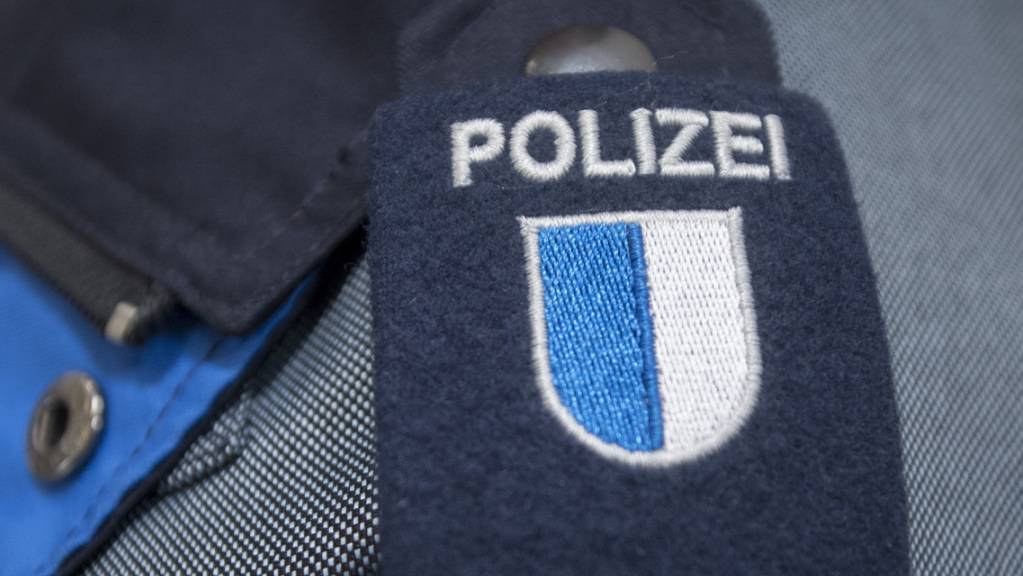 Die Luzerner Polizei sucht eine Velofahrerin, die in der Stadt einen Mann angefahren hat. (Symbolbild)