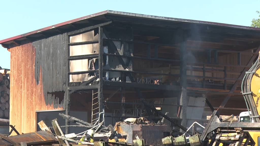 Grossbrand in Sägerei in Ligschwil: Feuerwehr rückte mit 130 Einsatzkräften aus