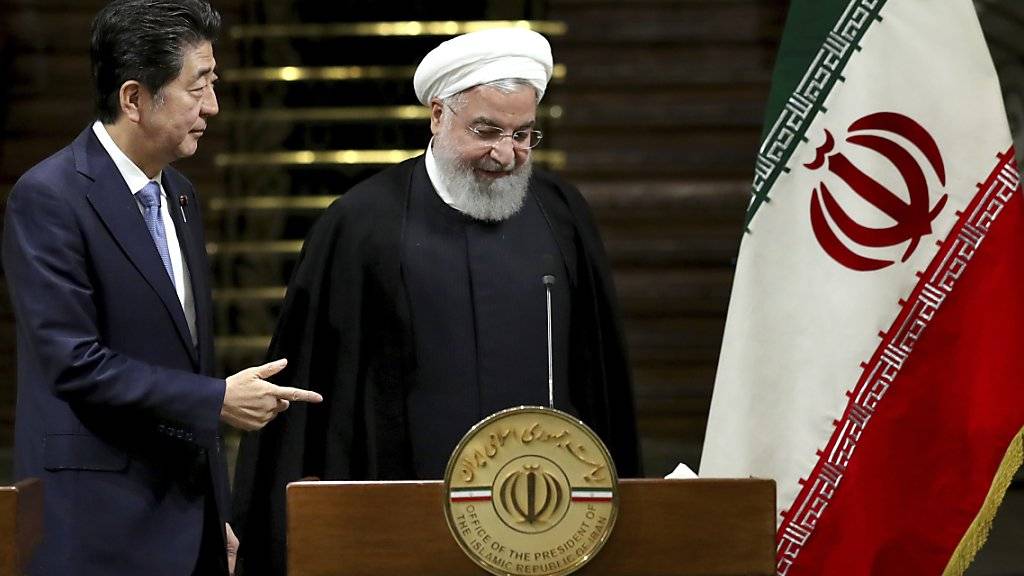 Iran bleibt trotz Japans Vermittlungsbemühungen hart: Der japanische Regierungschef Shinzo Abe mit Präsident Hassan Ruhani in Teheran.